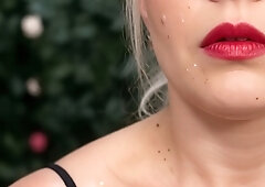 Blonde amateur enjoys the feeling of masturbating outdoors