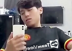 Vietnamese boy cum 3x for his viewers