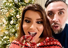 Sensual brunette with a big bottom Romi Rain likes intensive dick-riding