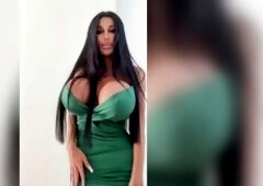 Dancing mood Breasty Green suit to impress