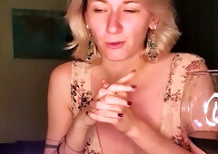 Amateur Webcam Cute Teen Plays Solo with Big Dildo