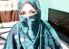 I brought the expatriate's wife to my abode and drilled her.