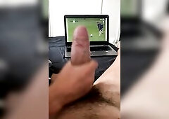 Ma voisine me vide les couilles devant le match de foot - Grosse giclée de sperme - Amateur