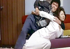 "Tamaki Katsura and Naomi Oka in the movie ""Reipu ! 25-ji bōkan"""