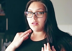 amateur lustywench fingering herself on live webcam