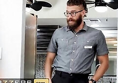 Xander Corvus Can't Resist Joslyn James Body Screws All Of Her Holes Previous to Giving Her A Creampie - Brazzers