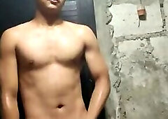 Asian guy jerkinh his big dick