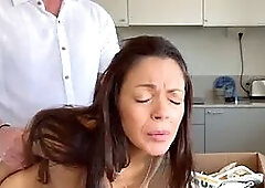 Hot milf offers her amazing pussy in this amazing quick fuck