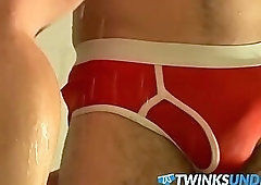 Pretty twink Zack Randall jerks off his friend in shower