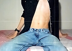 Nerdy twunk wanking and spunking