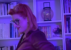 Emma knows how to relax... - Jacquie et Michel TV