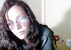 I take a large sex toy up my butt whilst groaning with enjoyment.