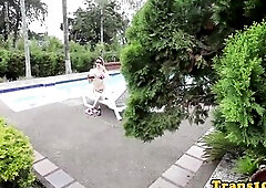 Bubblebutt tranny bouncing her round booty