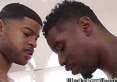 Black dudes cum in 3some