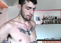 Gay bareback riding leads to a facial for tattooed Latino