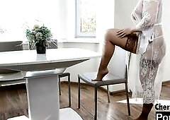 HAWT AGED LADY TEARS HER HOLDUPS