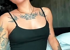 eu tive um orgasmo múltiplo muito gostoso com dois dildos