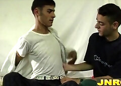 JNRC.fr - Gypsy hetero guy humps a shirtlifter fellow
