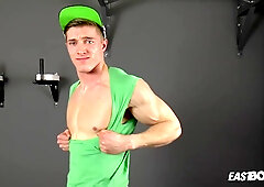 Handsome Muscle Boy Larry Mccormick Flexing And Wanking