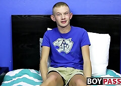 Enticing twink toys ass after an exhausting conversation