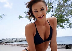 Short-haired Bitch Gets Fucked With Her Bikini On - Tyler Steel And Emma Hix