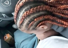 Riesgo en público dentro de un coche - pareja