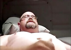 Amateur bear enjoys giving a steamy handjob to a young, hot guy who's coming out