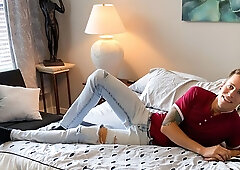 Phenomenal hottie Bentley Bangz jerks his stiff cock