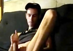 Amateur Twink Bates Masturbating