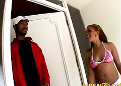 Carwashing black teen snatch bounces on shaft