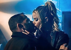 Cute busty hottie Jessa Rhodes adores hardcore anal session