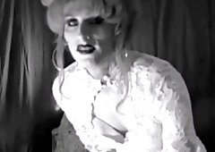 She-creature, mature