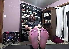 Worship my sweaty soles!
