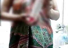 Pakistani Bhabhi Bathing Shower Navi Cleaning