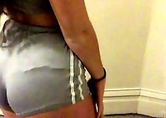 Big boob brunette masturbates on webcam
