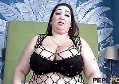 Monster titties mamma screws a youthful chuud with huge wang. Mae Quira on PepePorn