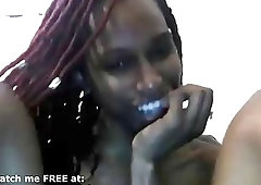 Ebony shemale amateur enjoys being naked on a webcam online