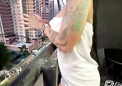 I sat and sucked my boyfriend's rod and then this chab drilled me on the apartment balcony - Drii lamb