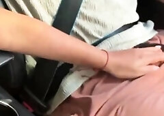 mishell me toca la polla en el auto