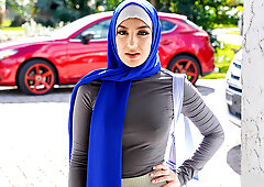 Booty Arab university teen Violet Gems didnt like Mardi Gras at all