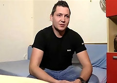 Bubble butt dude wants to enjoy some anal gape