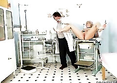 Aged woman Romana comes to gyno doctor for twat speculum gaping on gynochair