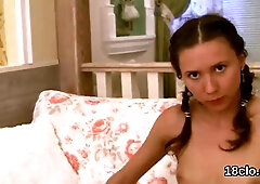 Sweet Nympho Is Gaping Yummy Snatch In Closeup And Clim