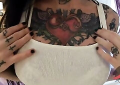 Romanian pornstar show her tattoos on livecam in advance of shooting