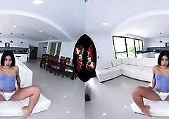 Roxy Reyes Has Excitement No Problem - Latin chick VR Immersion