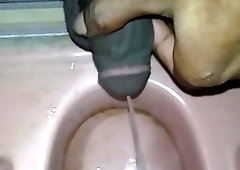 Pee with loose dick