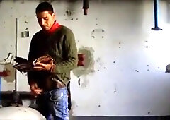 Vouyer pagou para ver macho gozar 2