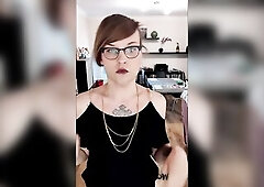 Goldie lookin' chains