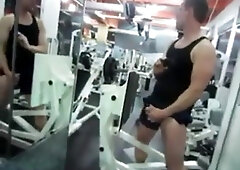 masturbandose en el gym 6