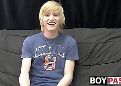 Tattooed twink Dustin jerking off in passionate solo